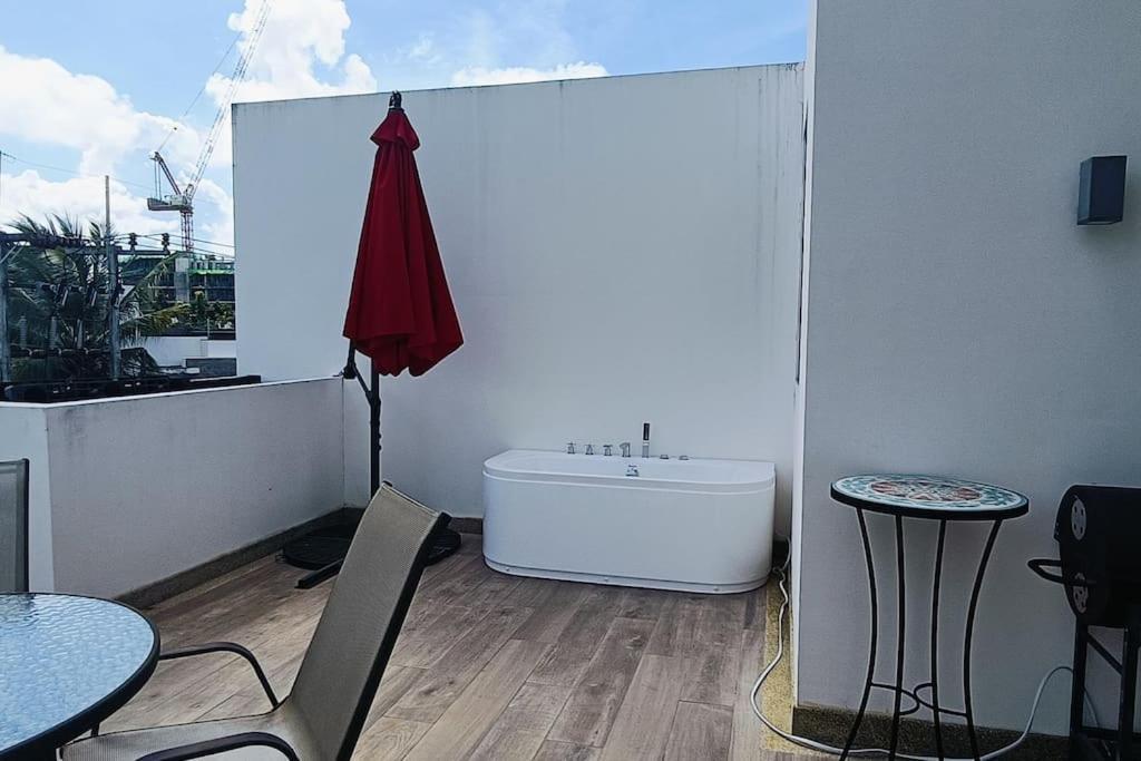 Bangtao 600m Laguna 3bdr 3,5bath With Jacuzzi And Bbq Up To 8 Guests 5 Nights Free Taxi Feriehus