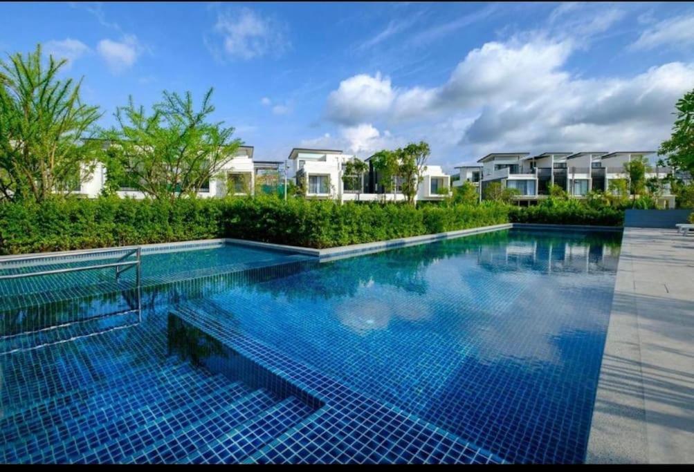 Bangtao 600m Laguna 3bdr 3,5bath With Jacuzzi And Bbq Up To 8 Guests 5 Nights Free Taxi Feriehus Phuket