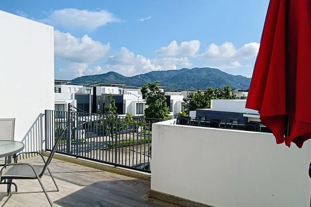 Feriehus Bangtao 600m Laguna 3bdr 3,5bath With Jacuzzi And Bbq Up To 8 Guests 5 Nights Free Taxi